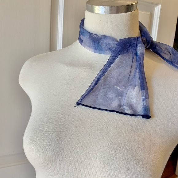 Scarf-short flower pattern - Picture 3 of 6